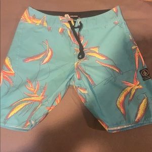 Volcom board shorts size 30